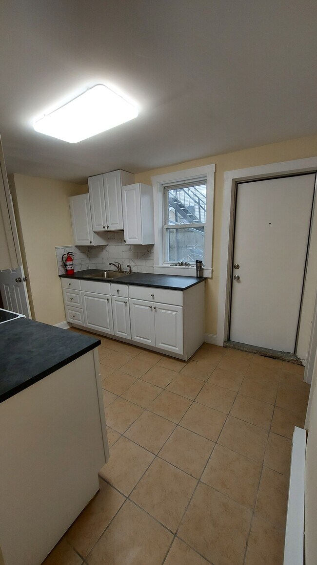 Carriage Apartments - Carriage Apartments Unit 9