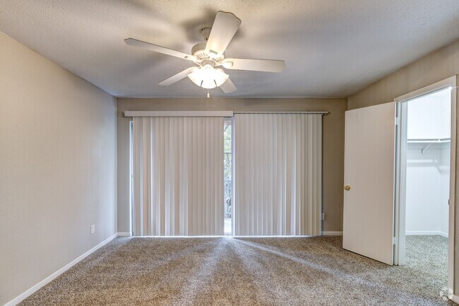 2BR, 1 1/2BA - 992SF - Bedroom