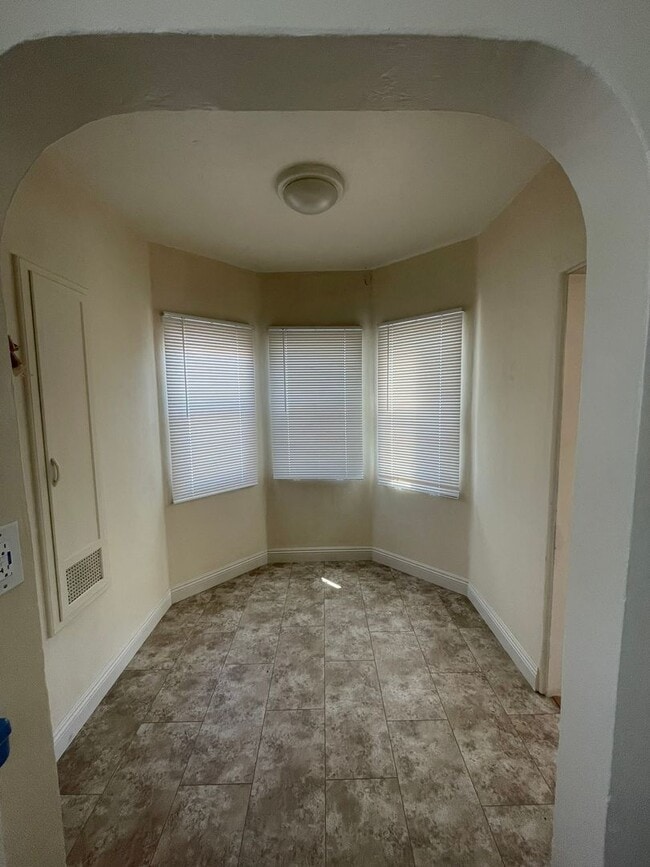 Cute 2nd Story ADU, with garage for storag... - Cute 2nd Story ADU, with garage for storag... Casa