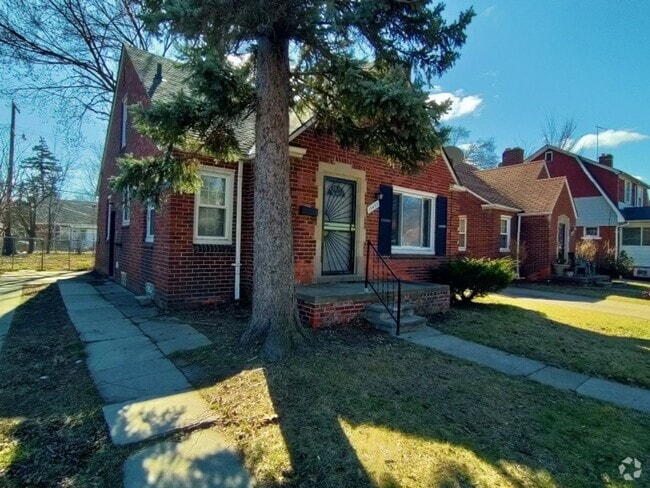 Building Photo - 3 bedroom 1 bath bungalow now available! -... Rental