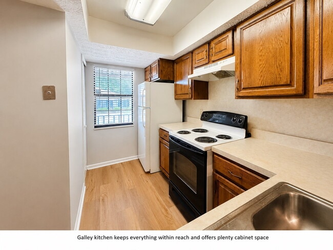 Photo - End Unit 2BR/2BA One-Level Condo with Screened Porch in Powder Springs