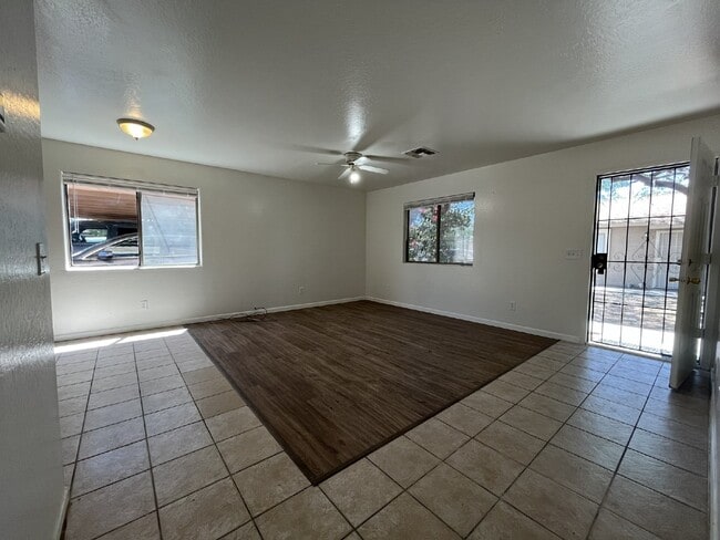 Photo - Four Bedroom Duplex; Water Included! Unidad 1