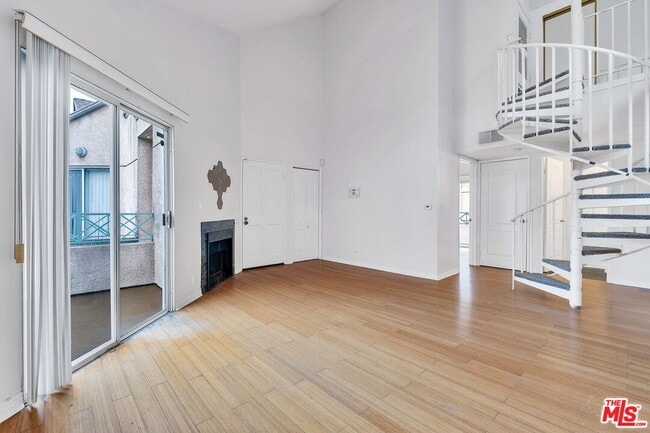 Photo - 610 Venice Way Unit 203