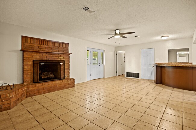 Photo - 905 N Johnson Ave