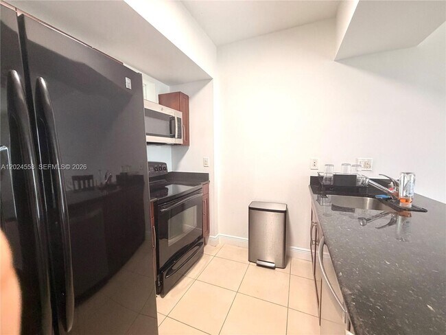 7290 SW 90th St Unit 303