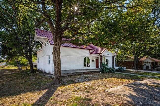 Photo - Beautifully updated 4 bed / 2 bath home