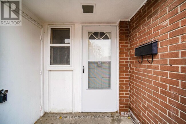 Photo - 6452 Finch Ave W