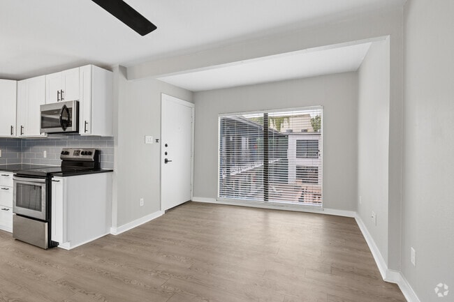 1BR, 1BA - 650SF - Dining Area