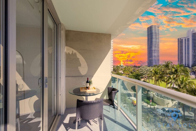 Photo - 19370 Collins Ave Unidad ID1227552P