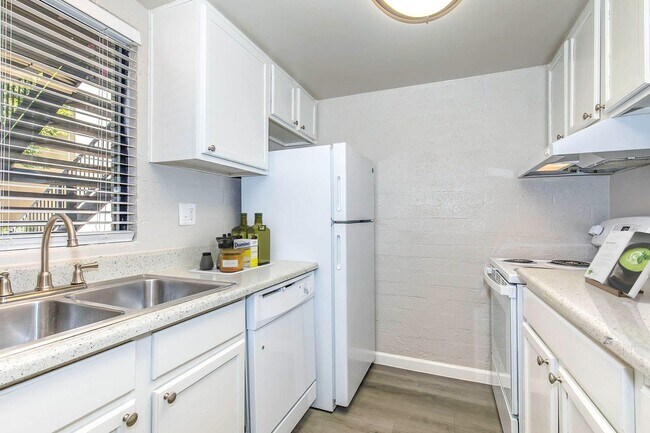 Photo - Palm Desert Apartments