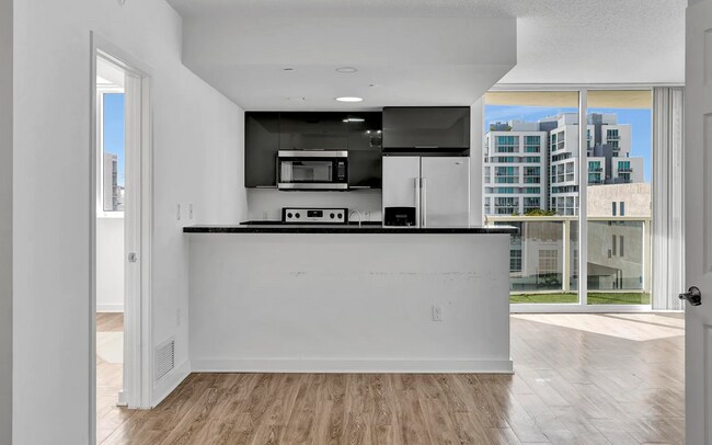 Photo - 601 NE 23rd St Unidad 1006