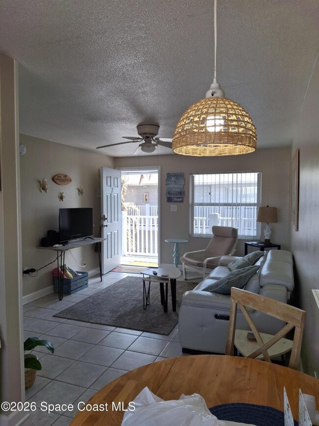 Photo - 7165 Ridgewood Ave Unidad Unt7