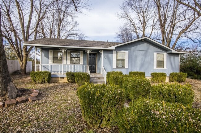 Building Photo - ***726 McClure Ave***