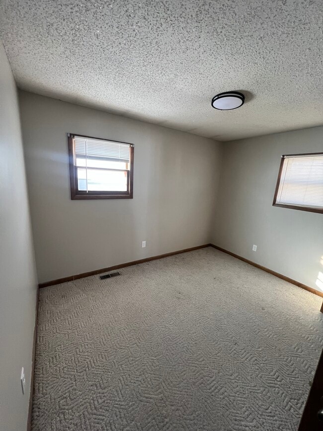 Photo - 433 S Ridge Rd