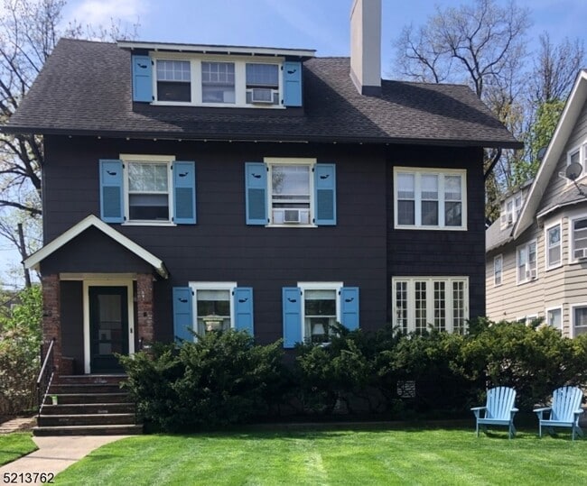 Photo - 196 Lorraine Ave