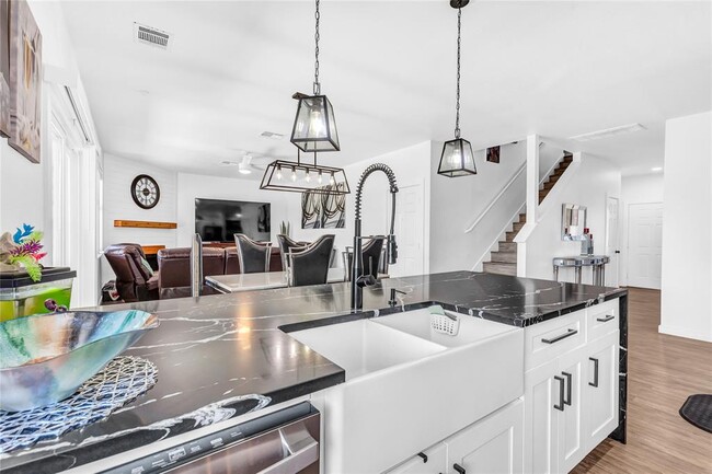 Photo - 11511 Marshall St