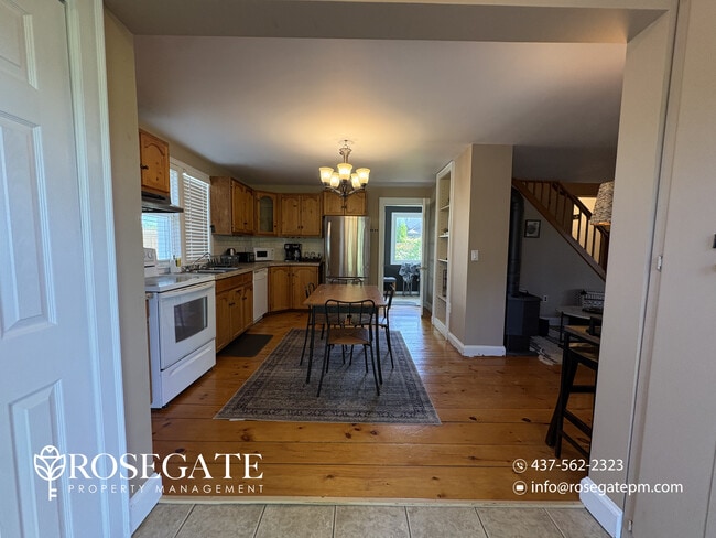 Photo - Spacious 4-Bedroom Detached Home with 15+ Parking Spaces – Niagara Falls