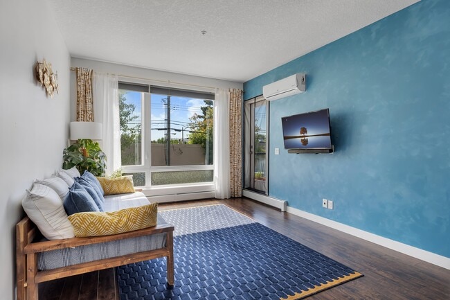 Photo - 607 17 Av NW Unit 205