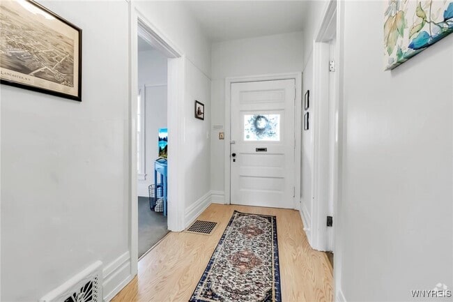 Building Photo - 31 Maple Ave Rental