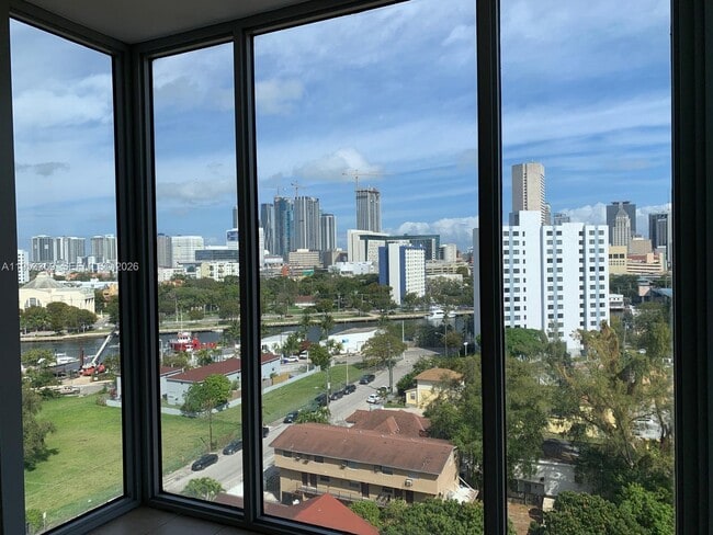 Building Photo - 36 NW 6th Ave Unit 1108