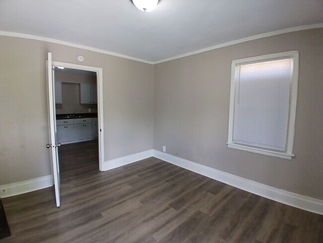 Photo - Updated 2 bedroom 1 bath duplex - 1/2 Off ...