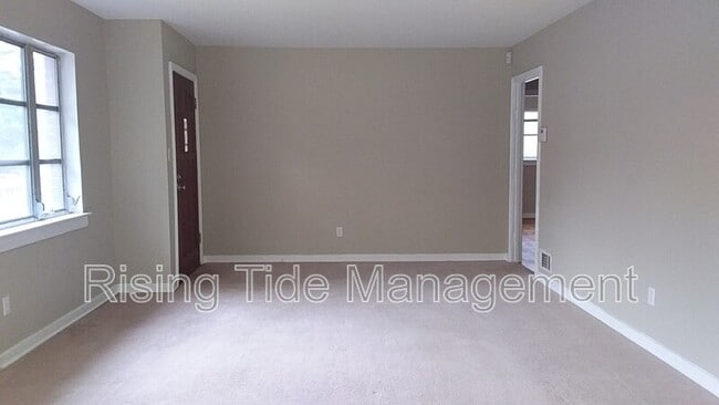 1136 Dogwood Ln