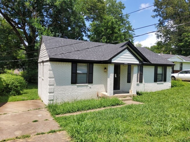 Building Photo - Welcome to 1700 Crrning Ave! Rental