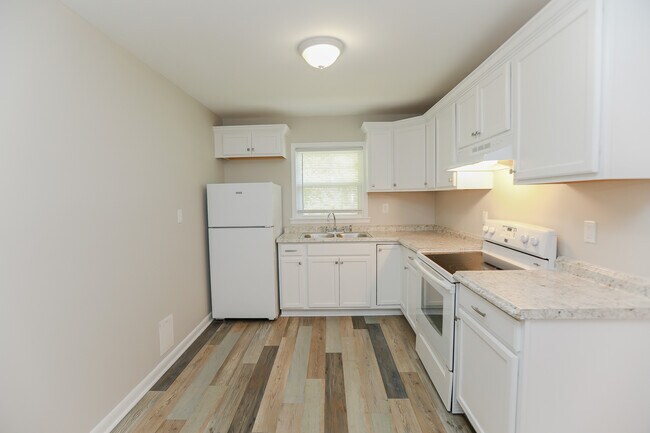 Photo - 631 Quincy St Unit D