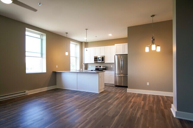 Photo - 34 US Oval Unit 204