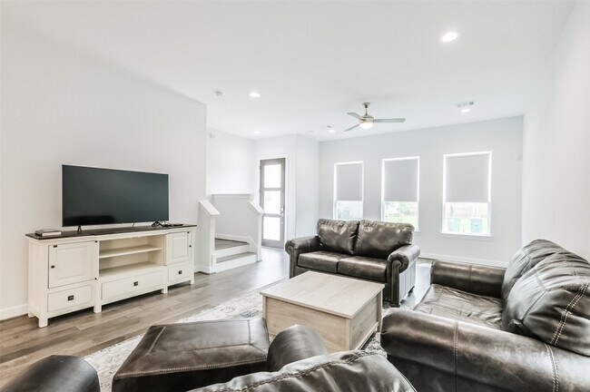 Photo - 307 Parker St