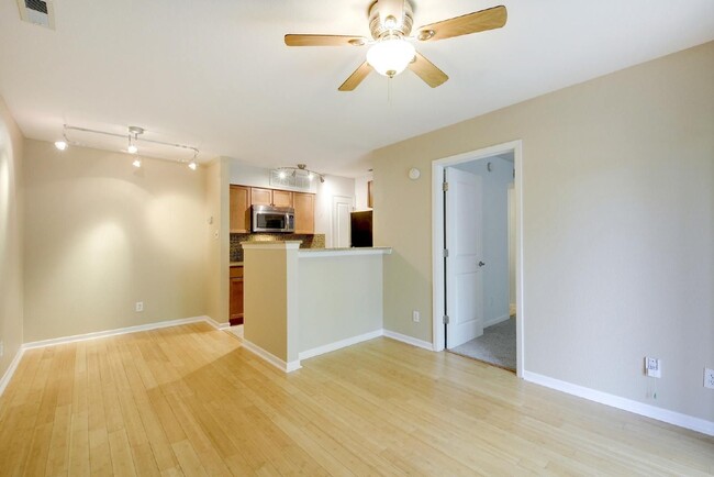 Building Photo - 3204 Menchaca Rd Unit Apt 712