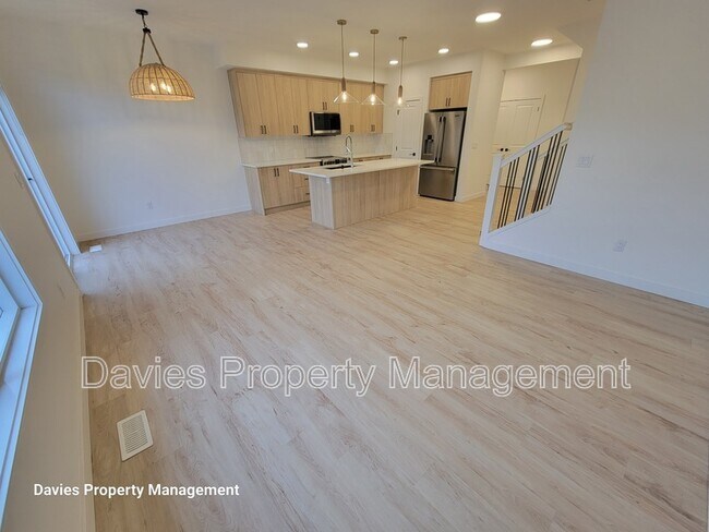 Photo - 16230-16219 19 Ave SW Unit MAIN