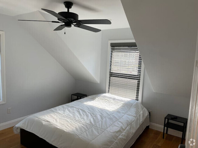 Building Photo - Queen Bed - Boston - RM 3 Rental