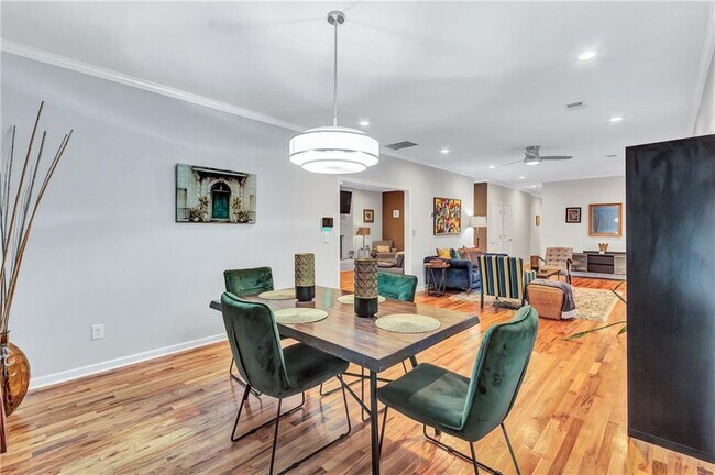 Photo - 2418 Bollingbrook Dr SW