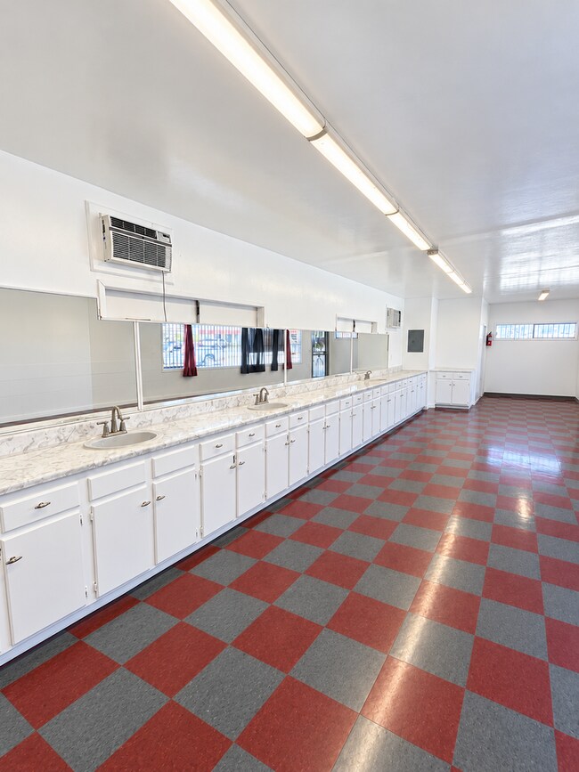 13501 Paramount Blvd Unit Barber Shop