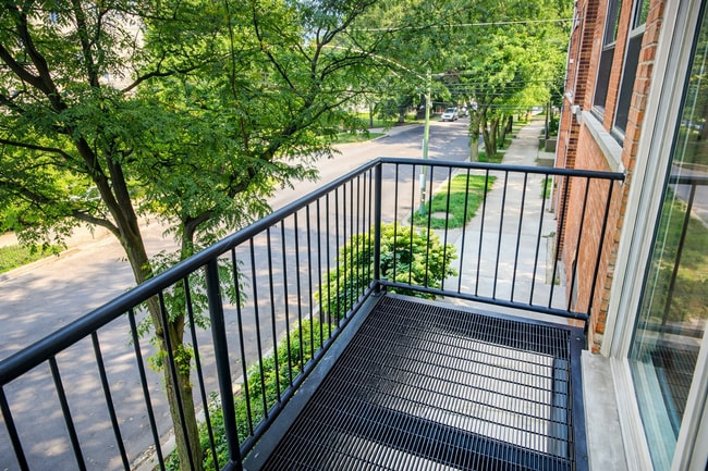 Photo - 2375 W Montana St Unidad B2