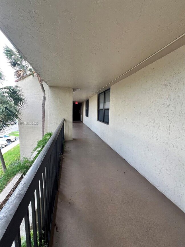 Photo - 100 NW 76th Ave Unidad 302-2