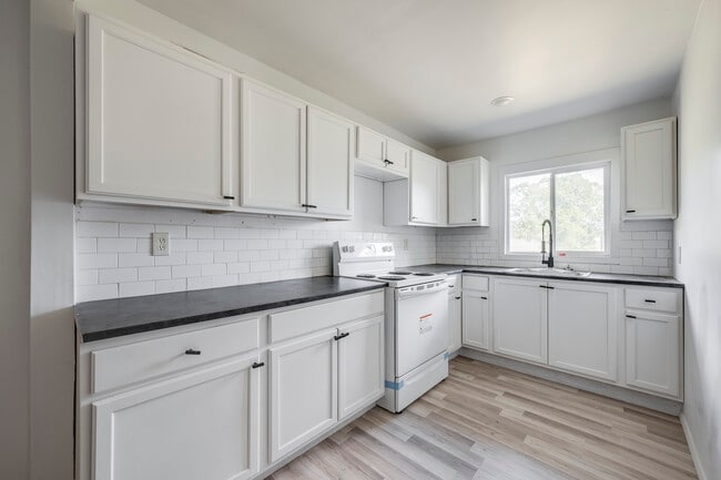 Photo - 725 E Morton St