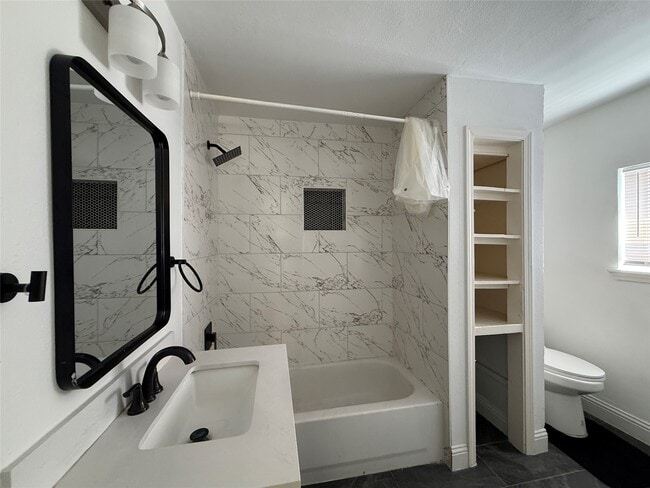 Photo - 306 Stiles St