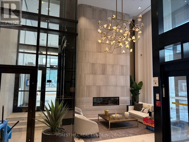 Photo - 2020 Bathurst St Unit 737