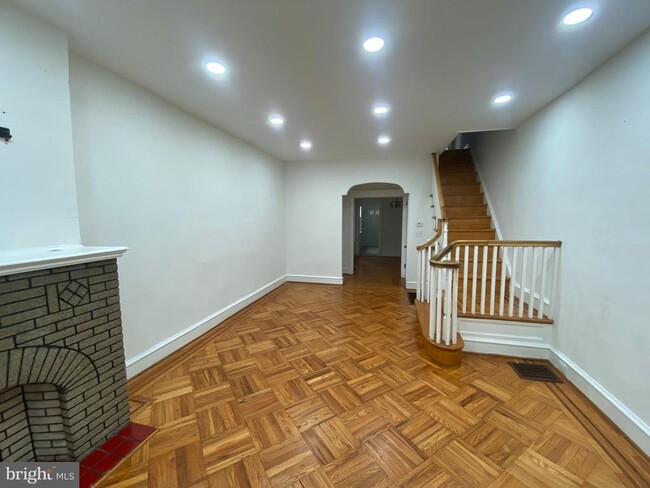 Photo - 1861 E Westmoreland St Townhome