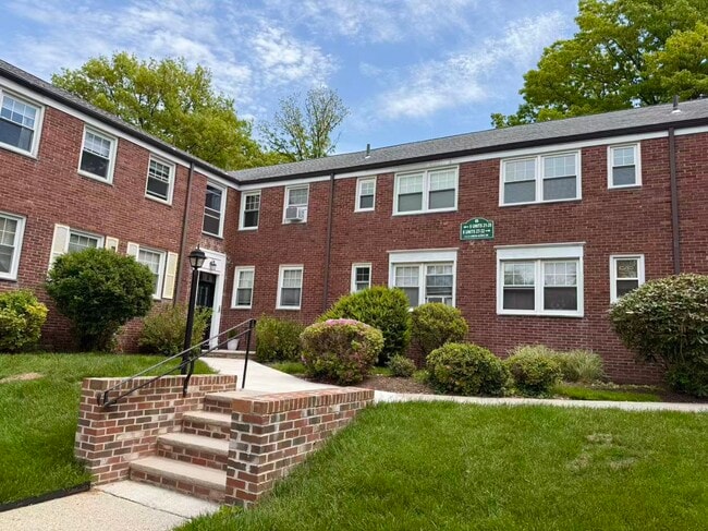 Building Photo - 349 Bloomfield Ave Unit 31