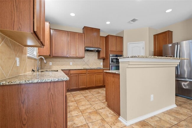 Photo - 14308 Lake Victor Dr