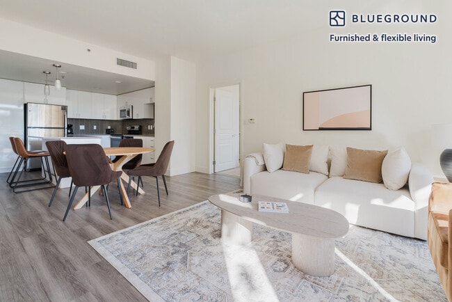 Photo - 2400 W El Camino Real Unidad SI FL3-ID2097