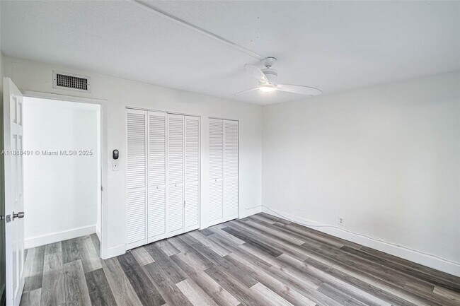 Photo - 2025 Miami Rd Unit 17