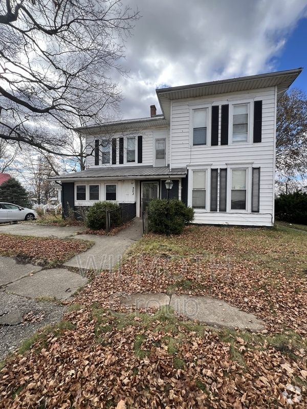 Building Photo - 303 2nd St Rental