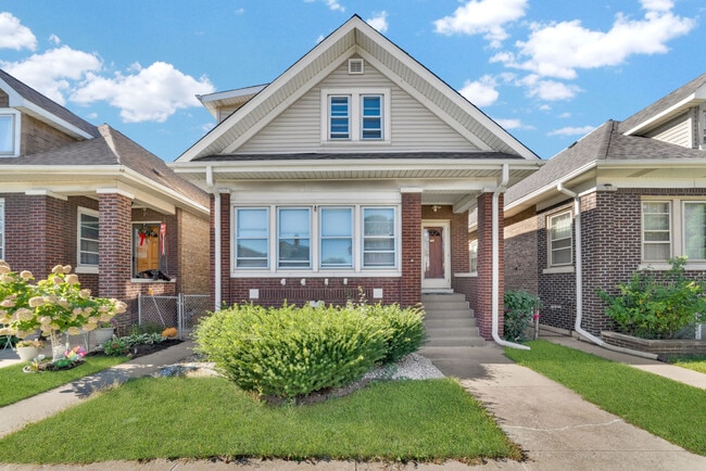 Building Photo - 6238 S Massasoit Ave