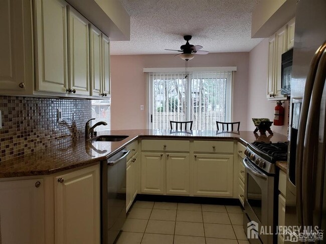 Photo - 114 Daniel Ct