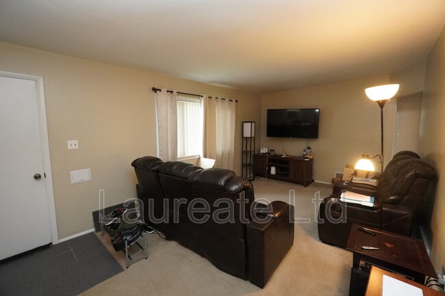 Photo - 4580 S Fox St