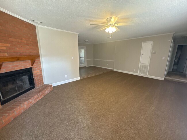 Photo - Four Bedroom, Two Bath Home, Just Off Tobacco Rd!